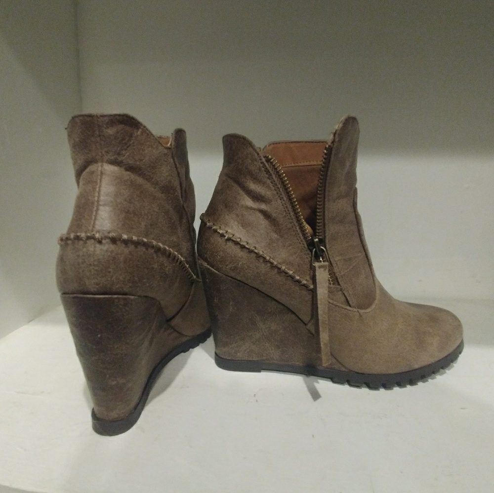Wedged booties
